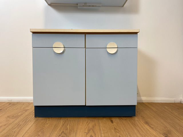 WMK # Kultige blaue Space Age Küchenzeile aus 1976 mit Hängeschrank, Schubladen, Licht & Eieruhr # Küchenbüfett kleine Küche Küchenschrank Küchenhängeschrank Küchenanrichte Kredenz Retro Vintage DDR