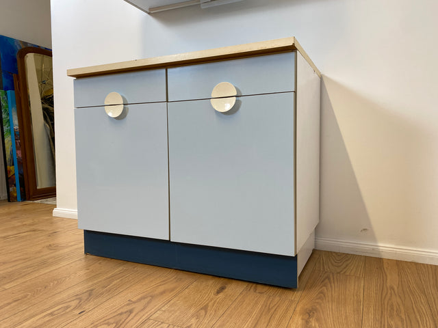 WMK # Kultige blaue Space Age Küchenzeile aus 1976 mit Hängeschrank, Schubladen, Licht & Eieruhr # Küchenbüfett kleine Küche Küchenschrank Küchenhängeschrank Küchenanrichte Kredenz Retro Vintage DDR