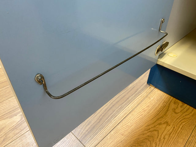 WMK # Kultige blaue Space Age Küchenzeile aus 1976 mit Hängeschrank, Schubladen, Licht & Eieruhr # Küchenbüfett kleine Küche Küchenschrank Küchenhängeschrank Küchenanrichte Kredenz Retro Vintage DDR