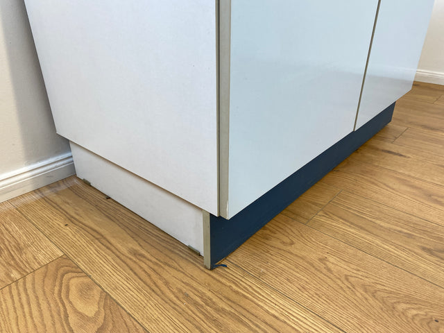 WMK # Kultige blaue Space Age Küchenzeile aus 1976 mit Hängeschrank, Schubladen, Licht & Eieruhr # Küchenbüfett kleine Küche Küchenschrank Küchenhängeschrank Küchenanrichte Kredenz Retro Vintage DDR