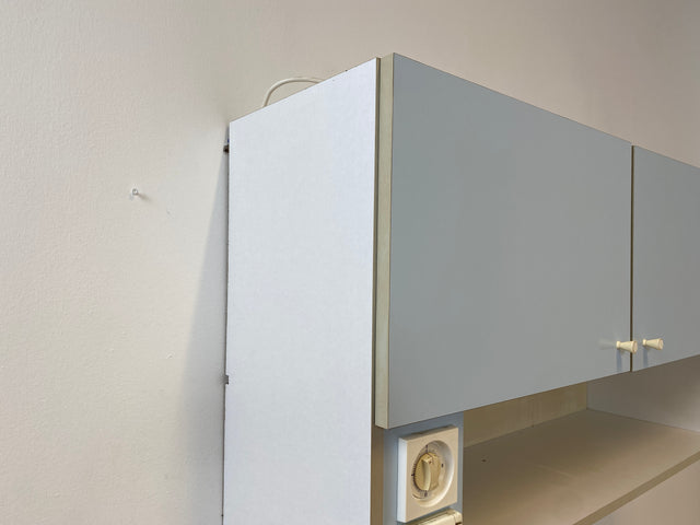 WMK # Kultige blaue Space Age Küchenzeile aus 1976 mit Hängeschrank, Schubladen, Licht & Eieruhr # Küchenbüfett kleine Küche Küchenschrank Küchenhängeschrank Küchenanrichte Kredenz Retro Vintage DDR