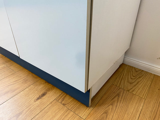 WMK # Kultige blaue Space Age Küchenzeile aus 1976 mit Hängeschrank, Schubladen, Licht & Eieruhr # Küchenbüfett kleine Küche Küchenschrank Küchenhängeschrank Küchenanrichte Kredenz Retro Vintage DDR