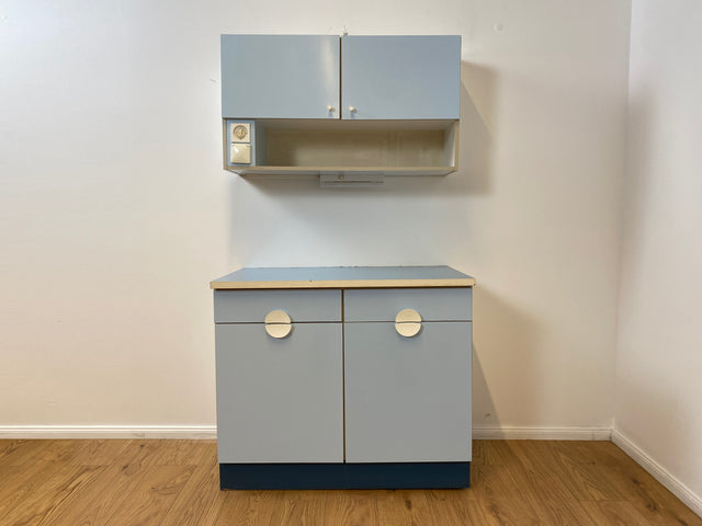 WMK # Kultige blaue Space Age Küchenzeile aus 1976 mit Hängeschrank, Schubladen, Licht & Eieruhr # Küchenbüfett kleine Küche Küchenschrank Küchenhängeschrank Küchenanrichte Kredenz Retro Vintage DDR