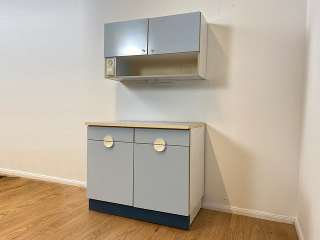 WMK # Kultige blaue Space Age Küchenzeile aus 1976 mit Hängeschrank, Schubladen, Licht & Eieruhr # Küchenbüfett kleine Küche Küchenschrank Küchenhängeschrank Küchenanrichte Kredenz Retro Vintage DDR