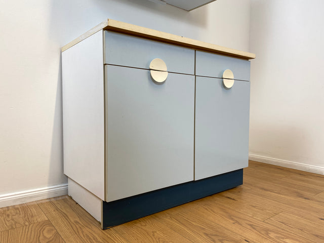WMK # Kultige blaue Space Age Küchenzeile aus 1976 mit Hängeschrank, Schubladen, Licht & Eieruhr # Küchenbüfett kleine Küche Küchenschrank Küchenhängeschrank Küchenanrichte Kredenz Retro Vintage DDR