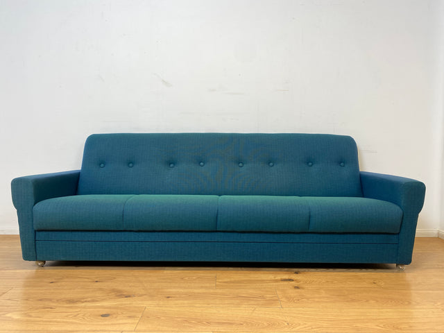 WMK I Stilvolles & sehr gut erhaltenes blaues 60er Jahre Schlafsofa in tollem Originalbezug I Sofa Couch Klappcouch 4-Sitzer Daybed Sitzgarnitur Mid-Century Vintage Jeans Retro Berlin Nürnberg Halle