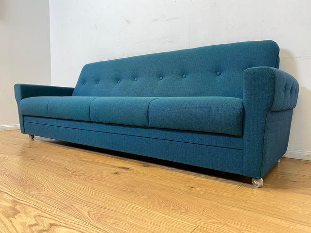 WMK I Stilvolles & sehr gut erhaltenes blaues 60er Jahre Schlafsofa in tollem Originalbezug I Sofa Couch Klappcouch 4-Sitzer Daybed Sitzgarnitur Mid-Century Vintage Jeans Retro Berlin Nürnberg Halle