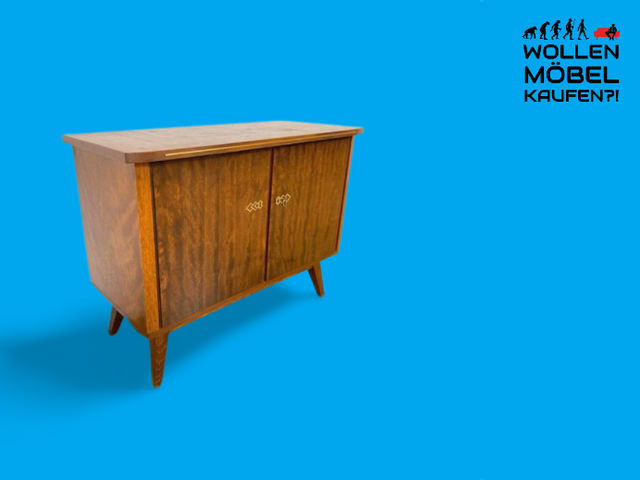 WMK Formschöne & gut erhaltene Mid-Century Kommode aus vollem Holz mit hübschen Messingbeschlägen, aus 1964 # Sideboard TV-Lowboard Fernsehkommode Wäschekommode Anrichte Rockabilly Vintage 50er 60er