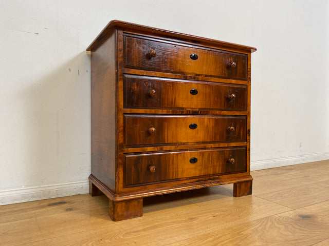 WMK # Sehr hübsche jedoch etwas abgenutzte dänische antike Kommode aus vollem Holz in Bierlasur mit Schubladen und Holzgriffen # Wäschekommode Schrank Schubladenkommode Sideboard Vintage Art Deco 30er