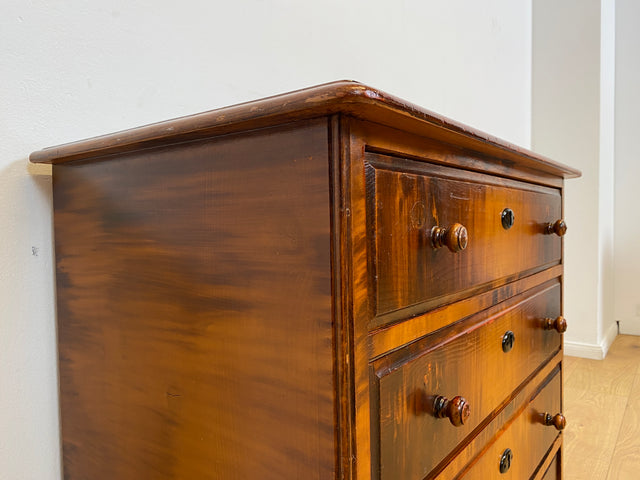 WMK # Sehr hübsche jedoch etwas abgenutzte dänische antike Kommode aus vollem Holz in Bierlasur mit Schubladen und Holzgriffen # Wäschekommode Schrank Schubladenkommode Sideboard Vintage Art Deco 30er