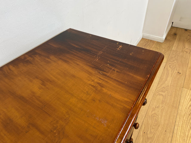 WMK # Sehr hübsche jedoch etwas abgenutzte dänische antike Kommode aus vollem Holz in Bierlasur mit Schubladen und Holzgriffen # Wäschekommode Schrank Schubladenkommode Sideboard Vintage Art Deco 30er