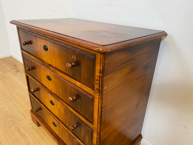 WMK # Sehr hübsche jedoch etwas abgenutzte dänische antike Kommode aus vollem Holz in Bierlasur mit Schubladen und Holzgriffen # Wäschekommode Schrank Schubladenkommode Sideboard Vintage Art Deco 30er