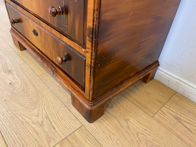 WMK # Sehr hübsche jedoch etwas abgenutzte dänische antike Kommode aus vollem Holz in Bierlasur mit Schubladen und Holzgriffen # Wäschekommode Schrank Schubladenkommode Sideboard Vintage Art Deco 30er