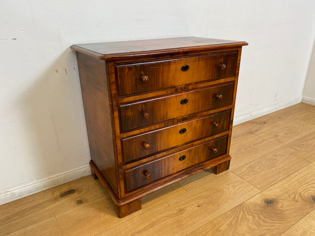 WMK # Sehr hübsche jedoch etwas abgenutzte dänische antike Kommode aus vollem Holz in Bierlasur mit Schubladen und Holzgriffen # Wäschekommode Schrank Schubladenkommode Sideboard Vintage Art Deco 30er