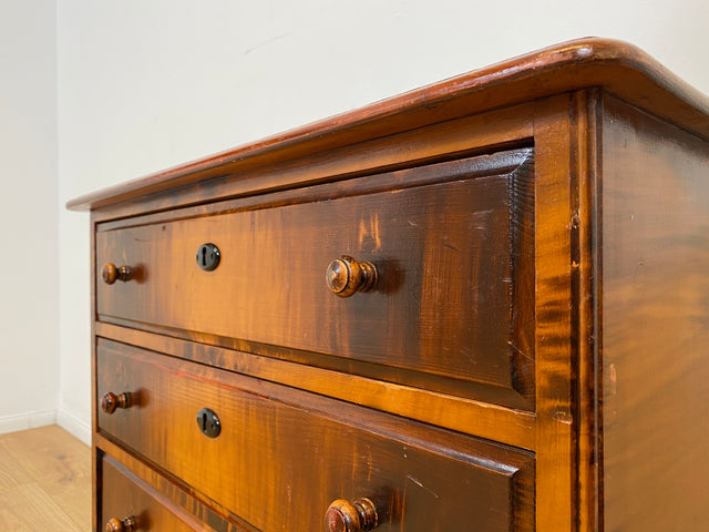 WMK # Sehr hübsche jedoch etwas abgenutzte dänische antike Kommode aus vollem Holz in Bierlasur mit Schubladen und Holzgriffen # Wäschekommode Schrank Schubladenkommode Sideboard Vintage Art Deco 30er