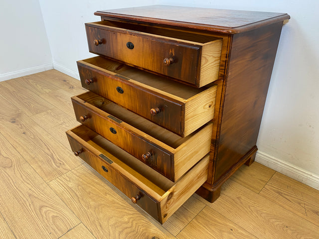 WMK # Sehr hübsche jedoch etwas abgenutzte dänische antike Kommode aus vollem Holz in Bierlasur mit Schubladen und Holzgriffen # Wäschekommode Schrank Schubladenkommode Sideboard Vintage Art Deco 30er
