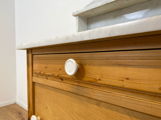 WMK Wunderschöne dänische antike Kommode aus vollem Holz mit weißem Marmor Aufsatz und Schublade , um 1910 # Marmorkommode Flurkommode Waschtisch Waschkommode Badschrank Weichholz Jugendstil Vintage