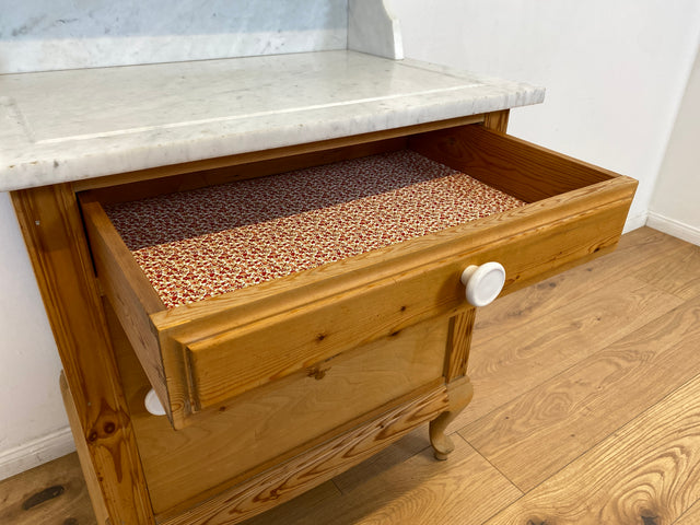 WMK Wunderschöne dänische antike Kommode aus vollem Holz mit weißem Marmor Aufsatz und Schublade , um 1910 # Marmorkommode Flurkommode Waschtisch Waschkommode Badschrank Weichholz Jugendstil Vintage
