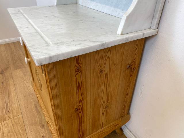 WMK Wunderschöne dänische antike Kommode aus vollem Holz mit weißem Marmor Aufsatz und Schublade , um 1910 # Marmorkommode Flurkommode Waschtisch Waschkommode Badschrank Weichholz Jugendstil Vintage