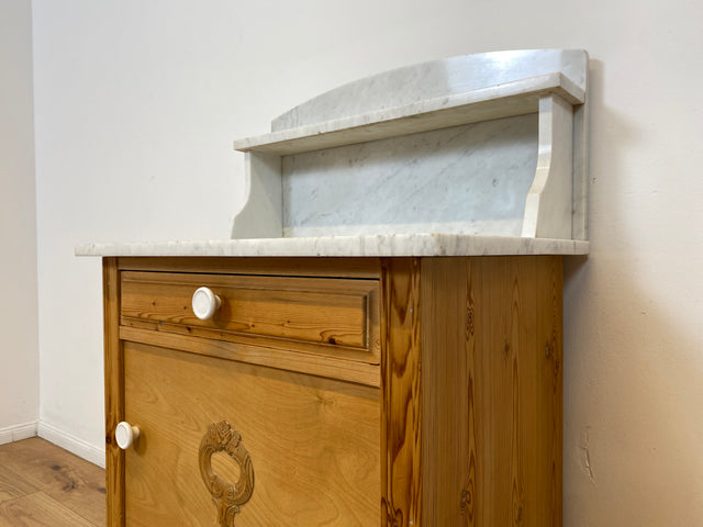 WMK Wunderschöne dänische antike Kommode aus vollem Holz mit weißem Marmor Aufsatz und Schublade , um 1910 # Marmorkommode Flurkommode Waschtisch Waschkommode Badschrank Weichholz Jugendstil Vintage
