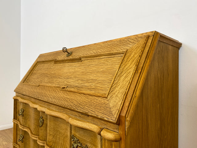WMK l Wunderschöner und gut erhaltener dänischer 60er Jahre Sekretär im Barockstil aus massiver Eiche mit Messinggriffen l Sekretär Schreibschrank Schreibtisch Kommode Schubladenkommode Desk Vintage