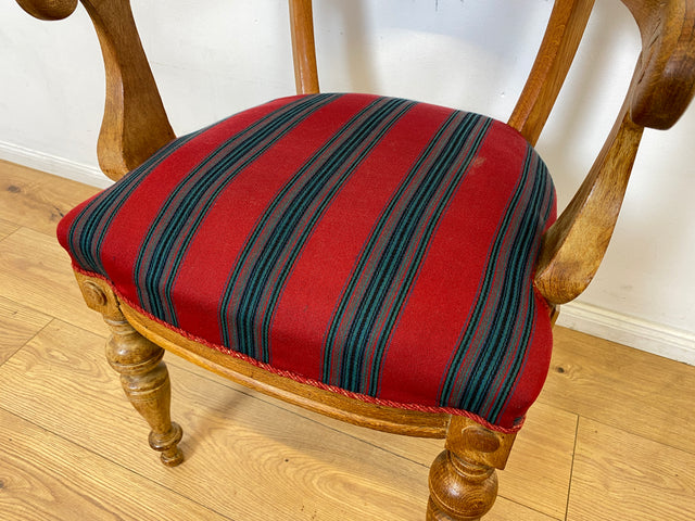 WMK I 1/2 Vornehmer dänischer antiker Salonstuhl aus Eiche mit Armlehnen und rot gestreiftem Sitzbezug, um 1900 I Stuhl Sessel Armchair Esszimmer Küchenstuhl Biedermeier Vintage Berlin Dresden Weimer