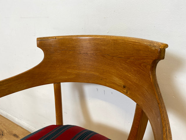 WMK I 1/2 Vornehmer dänischer antiker Salonstuhl aus Eiche mit Armlehnen und rot gestreiftem Sitzbezug, um 1900 I Stuhl Sessel Armchair Esszimmer Küchenstuhl Biedermeier Vintage Berlin Dresden Weimer