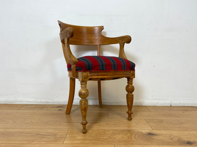 WMK I 1/2 Vornehmer dänischer antiker Salonstuhl aus Eiche mit Armlehnen und rot gestreiftem Sitzbezug, um 1900 I Stuhl Sessel Armchair Esszimmer Küchenstuhl Biedermeier Vintage Berlin Dresden Weimer