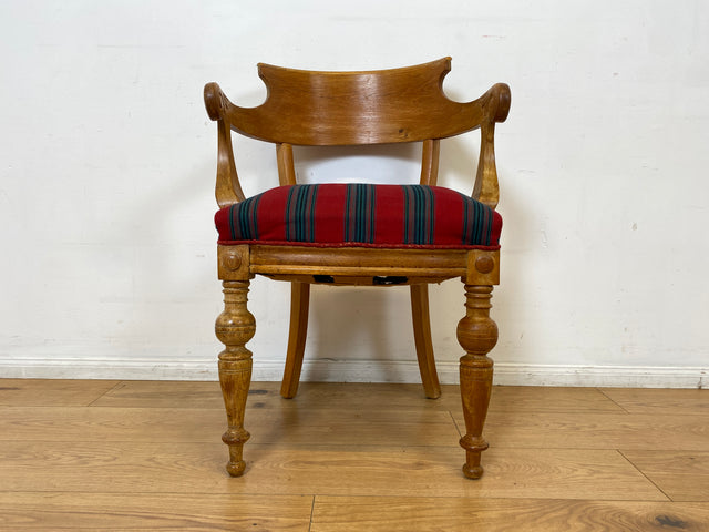 WMK I 1/2 Vornehmer dänischer antiker Salonstuhl aus Eiche mit Armlehnen und rot gestreiftem Sitzbezug, um 1900 I Stuhl Sessel Armchair Esszimmer Küchenstuhl Biedermeier Vintage Berlin Dresden Weimer