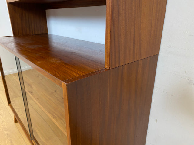 WMK I Minimalistische dunkle Mid-Century Vitrine aus 1962 I Vollholz in Afrormosia I Highboard Büchervitrine Bücherschrank Bücherregal Regal Geschirrschrank Vintage 60er 70er I Berlin Köln Hessen