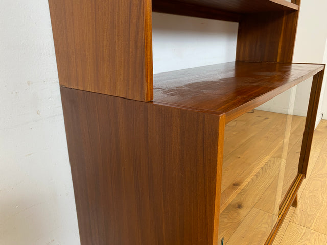WMK I Minimalistische dunkle Mid-Century Vitrine aus 1962 I Vollholz in Afrormosia I Highboard Büchervitrine Bücherschrank Bücherregal Regal Geschirrschrank Vintage 60er 70er I Berlin Köln Hessen
