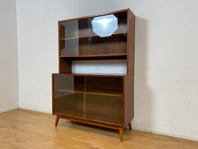 WMK I Minimalistische dunkle Mid-Century Vitrine aus 1962 I Vollholz in Afrormosia I Highboard Büchervitrine Bücherschrank Bücherregal Regal Geschirrschrank Vintage 60er 70er I Berlin Köln Hessen