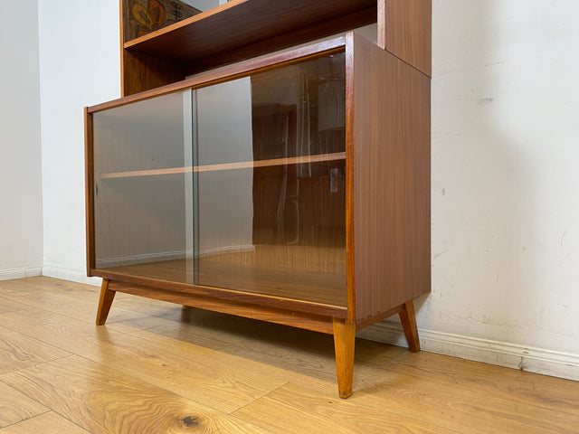 WMK I Minimalistische dunkle Mid-Century Vitrine aus 1962 I Vollholz in Afrormosia I Highboard Büchervitrine Bücherschrank Bücherregal Regal Geschirrschrank Vintage 60er 70er I Berlin Köln Hessen