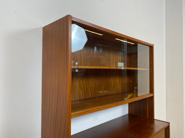 WMK I Minimalistische dunkle Mid-Century Vitrine aus 1962 I Vollholz in Afrormosia I Highboard Büchervitrine Bücherschrank Bücherregal Regal Geschirrschrank Vintage 60er 70er I Berlin Köln Hessen