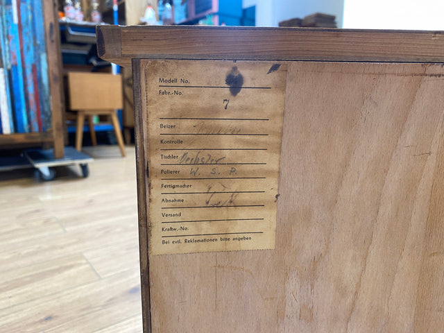 WMK I 1/2 Formschöner dunkler Mid-Century Nachttisch aus vollem Holz mit Schublade & Messinggriffen I Kommode Schrank Schränkchen Nacht Night Stand Beistelltisch Vintage 50er 60er Berlin Ulm Stuttgart
