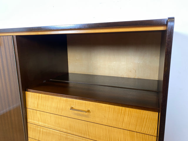 WMK I Stilvoller und geräumiger dunkler Mid-Century Wohnzimmerschrank mit Bar Fach