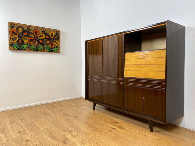 WMK I Stilvoller und geräumiger dunkler Mid-Century Wohnzimmerschrank mit Bar Fach