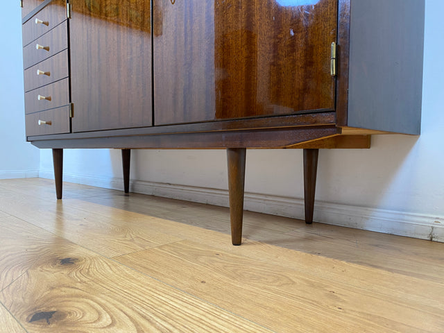 WMK I Sehr schöner dunkler Mid-Century Wohnzimmerschrank aus 1967 in Mahagoni mit Vitrine und Schubladen I Schrank Highboard Anrichte Sideboard Vintage 70er 60er DDR Berlin Leipzig Düsseldorf Bremen