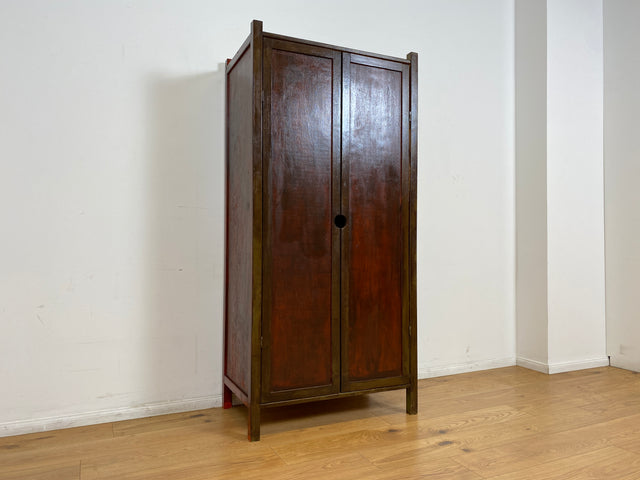 WMK # Hübscher und gut erhaltener dunkler asiatischer Vintage Kleiderschrank aus vollem Holz in typischer Leichtbauweise # Schrank Schlafzimmerschrank Wardrobe Garderobe Flurschrank Japanisch Berlin