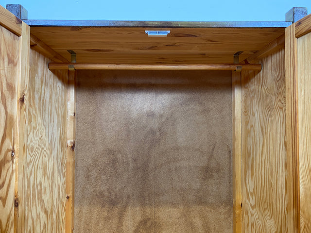 WMK # Hübscher und gut erhaltener dunkler asiatischer Vintage Kleiderschrank aus vollem Holz in typischer Leichtbauweise # Schrank Schlafzimmerschrank Wardrobe Garderobe Flurschrank Japanisch Berlin