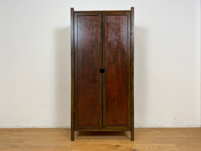 WMK # Hübscher und gut erhaltener dunkler asiatischer Vintage Kleiderschrank aus vollem Holz in typischer Leichtbauweise # Schrank Schlafzimmerschrank Wardrobe Garderobe Flurschrank Japanisch Berlin