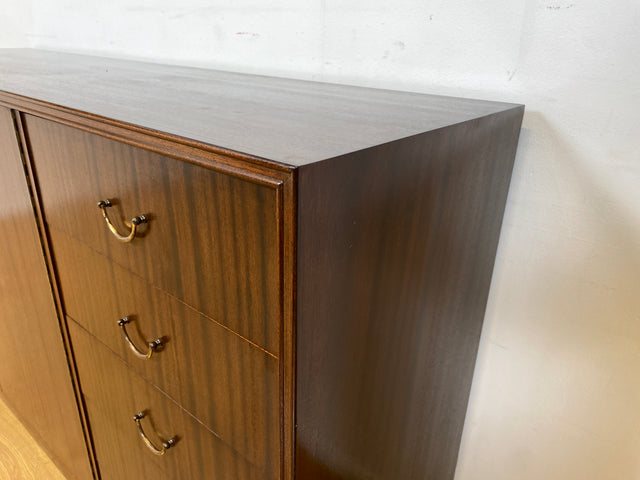 WMK I Hochwertiges und geräumiges dunkles Mid-Century Sideboard mit Schubladen und Messinggriffen