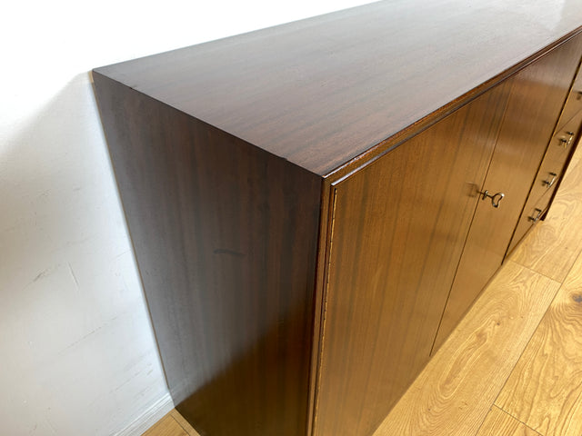 WMK I Hochwertiges und geräumiges dunkles Mid-Century Sideboard mit Schubladen und Messinggriffen