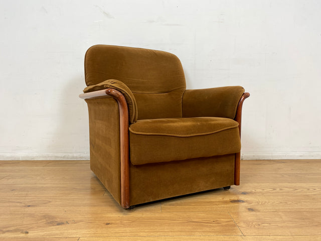 WMK I Versand 85€ I Schöner und sehr gemütlicher Vintage Sessel mit stilvollem Holzrahmen & honigbraunem Bezug