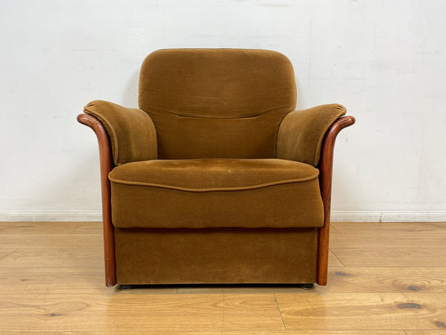 WMK I Versand 85€ I Schöner und sehr gemütlicher Vintage Sessel mit stilvollem Holzrahmen & honigbraunem Bezug