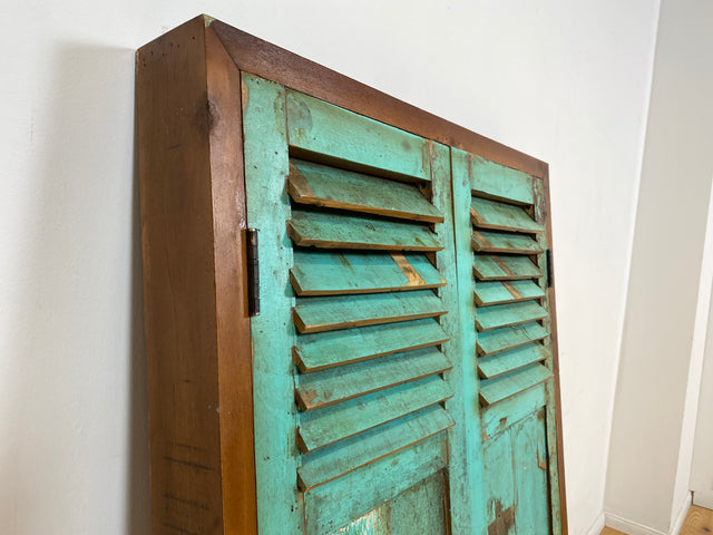 Boatwood by WMK I Einzigartiger großer Wandspiegel aus altem Bootsholz mit Fensterläden in Grün I handgefertigtes Unikat I Teakholz massiv I Ganzkörper Spiegel Stand Mirror Flur Tür Garderobe Lamellen