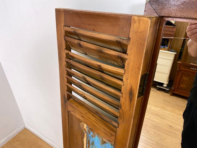 Boatwood by WMK I Einzigartiger großer Wandspiegel aus altem Bootsholz mit Fensterläden in Grün I handgefertigtes Unikat I Teakholz massiv I Ganzkörper Spiegel Stand Mirror Flur Tür Garderobe Lamellen