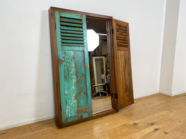 Boatwood by WMK I Einzigartiger großer Wandspiegel aus altem Bootsholz mit Fensterläden in Grün I handgefertigtes Unikat I Teakholz massiv I Ganzkörper Spiegel Stand Mirror Flur Tür Garderobe Lamellen