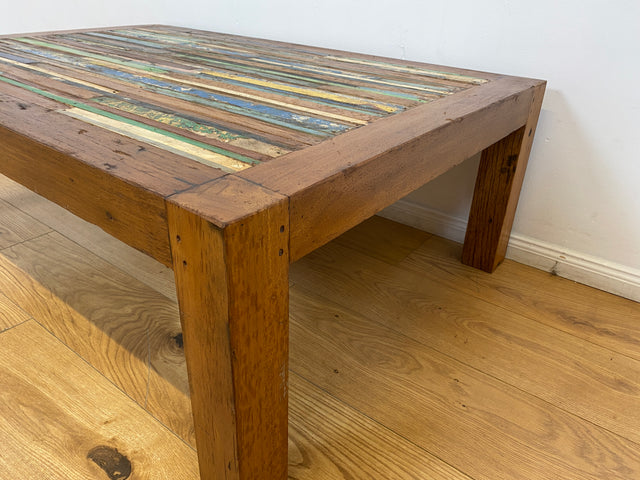 Boatwood by WMK I Einzigartiger großer Couchtisch mit bunter Patchwork Tischplatte I handgefertigtes Unikat aus altem Bootsholz l Teakholz massiv I Wohnzimmertisch Coffee Table Berlin Köln NRW Bayern