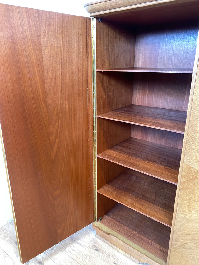 WMK I Besonders schöner und perfekt aufgeteilter großer Mid-Century Kleiderschrank aus vollem Holz in Eiche I Schrank Schlafzimmerschrank Wäscheschrank Wardrobe Vintage 50er Berlin Regensburg Schwerin